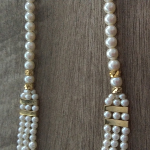 Vintage Pearl Beaded Triple Stranded Gold Necklace - Picture 4 of 4